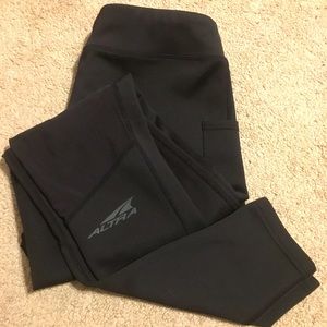 Altra black pocket joggers/leggings